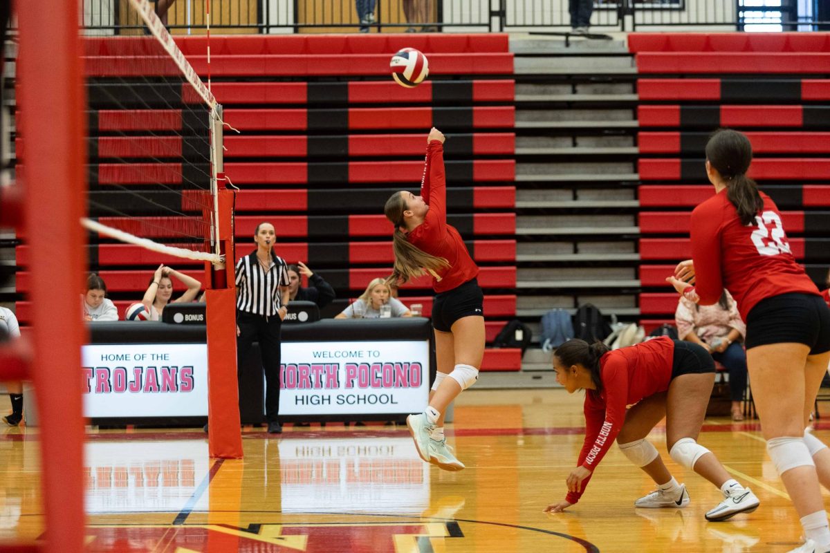 Girls' volleyball action
Photo by Christmas City Studio